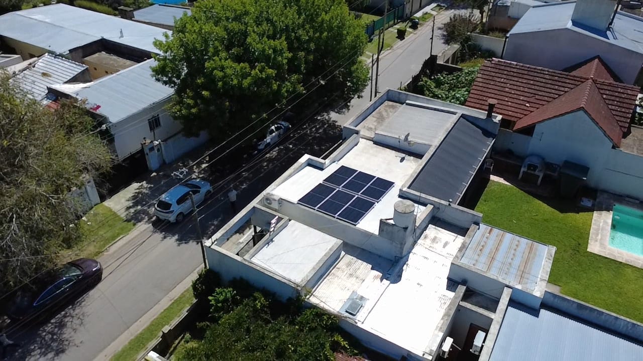 Ahorro Permanente en Gonnet: Sistema On-Grid que Trabaja en Silencio y Baja la Factura de Edelap