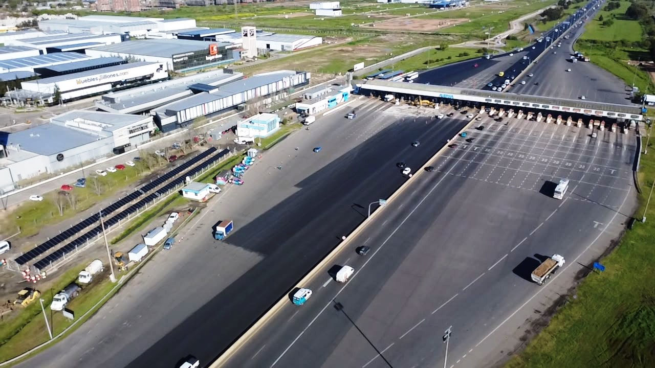 99,2 kWp en el Peaje de la Autopista Buenos Aires–La Plata: El Parque Solar que Genera mientras Millones de Autos Pasan