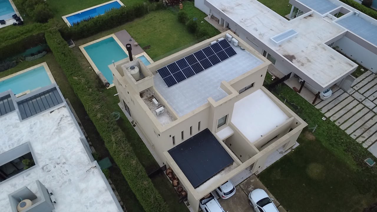 Sistema híbrido trifásico en un hogar con estudio de grabación profesional: la señal eléctrica que llega al equipamiento ya no depende de lo que haga Edelap
